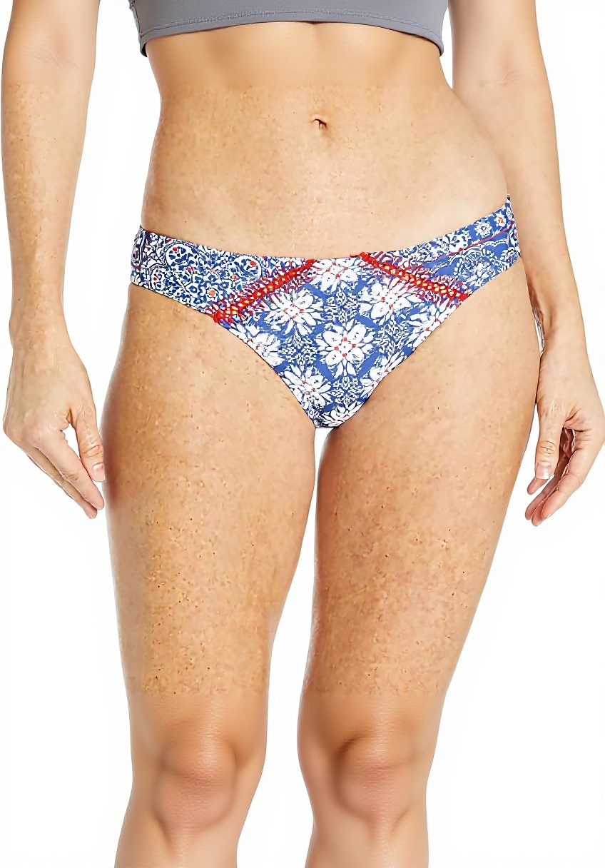 Bas de maillot Luli Fama Naughty Girl multicolore sur fond de plage